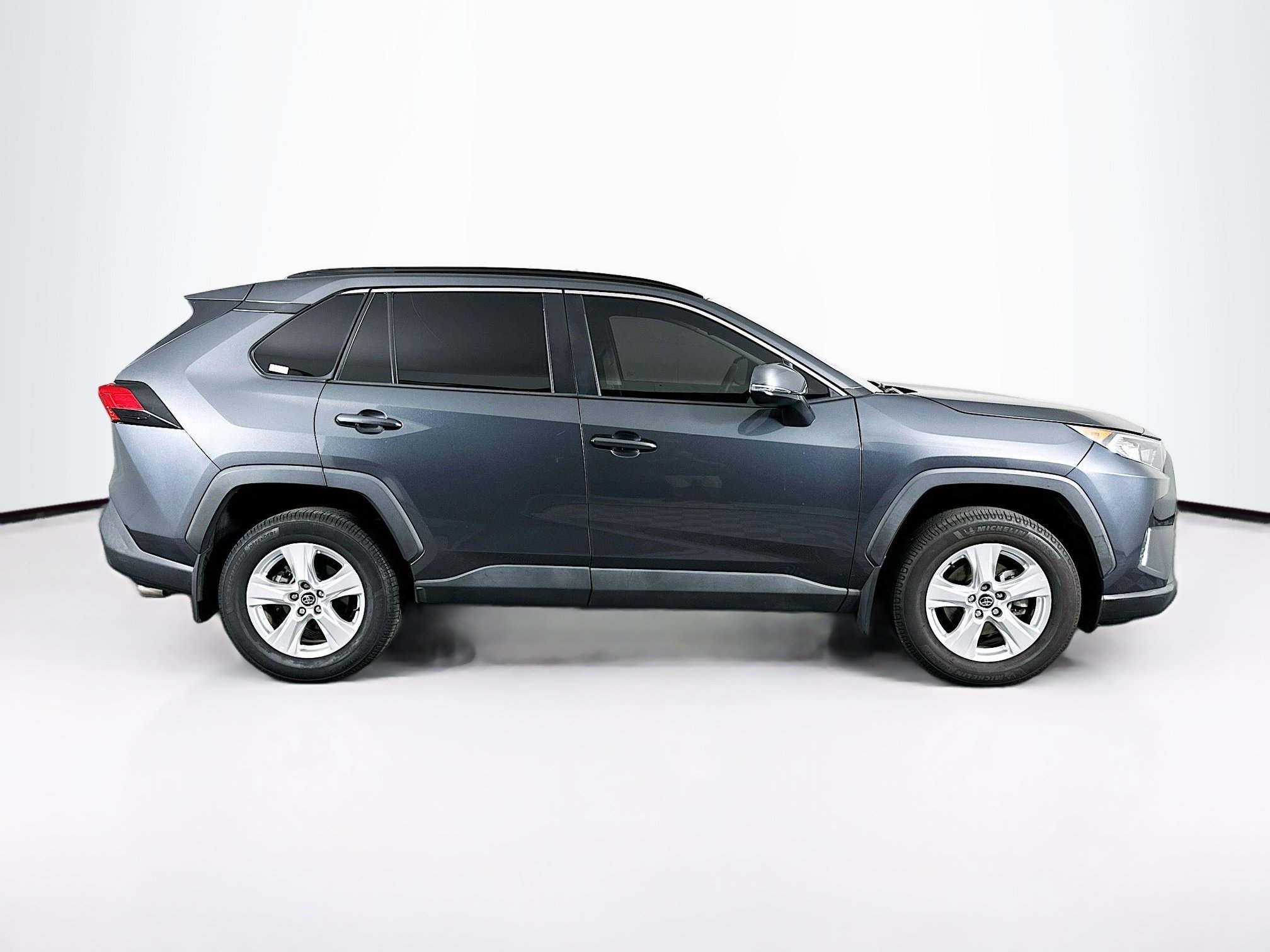 Used 2021 Toyota RAV4 XLE w/ XLE Grade Weather Package FWD image 10