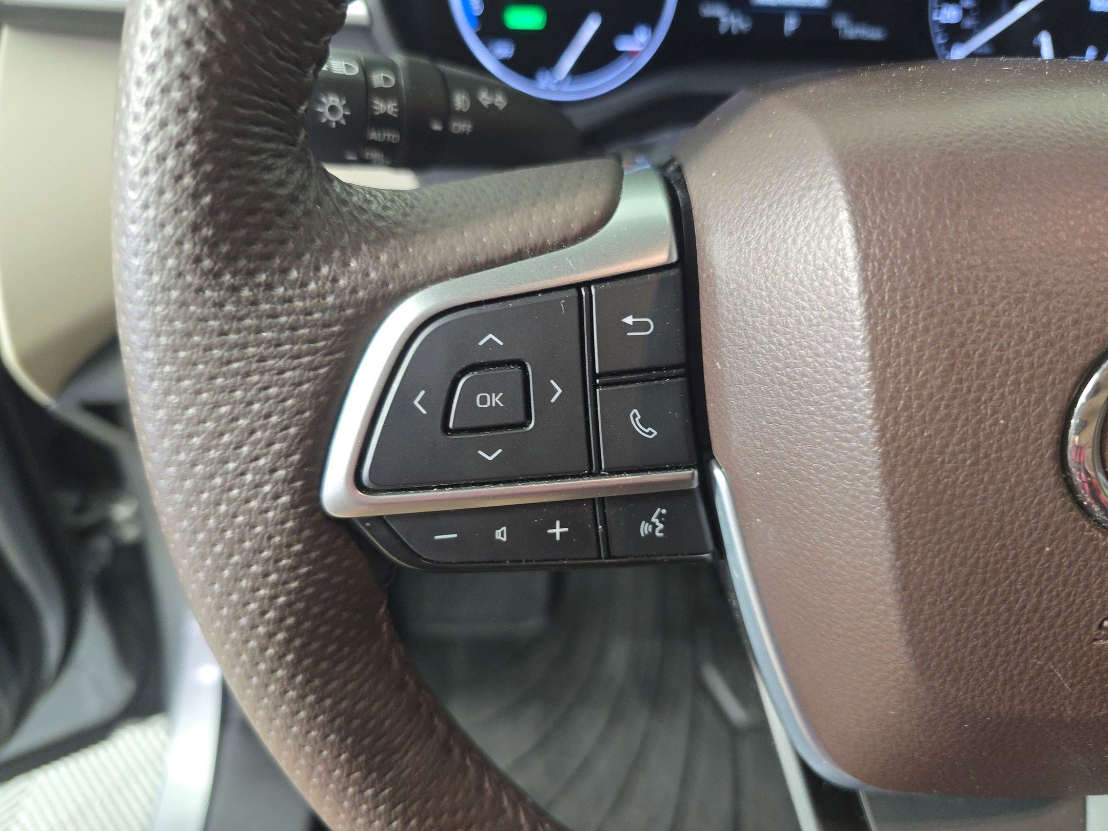 Used 2024 Toyota Sienna Platinum image 16