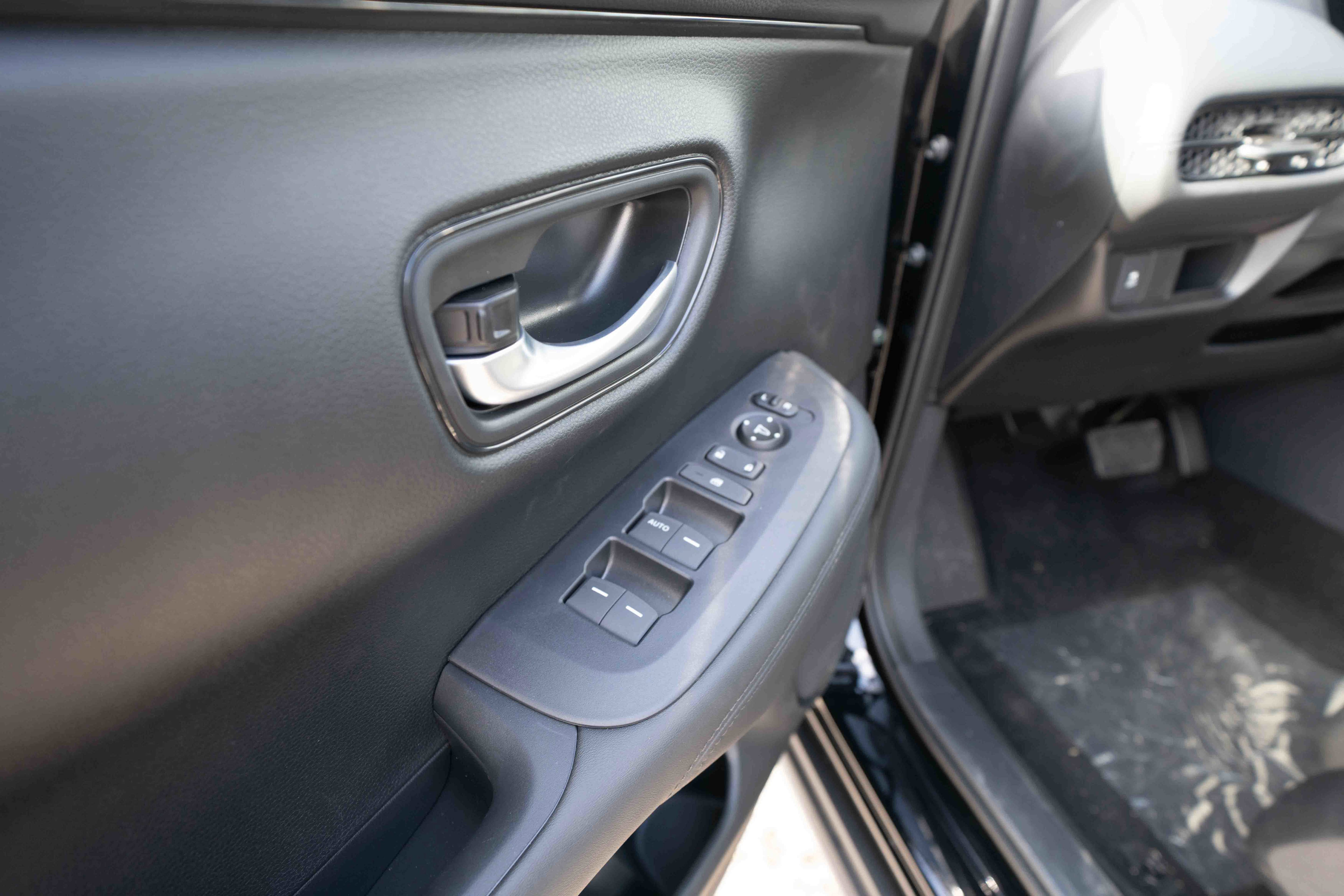New 2026 Honda HR-V LX image 7