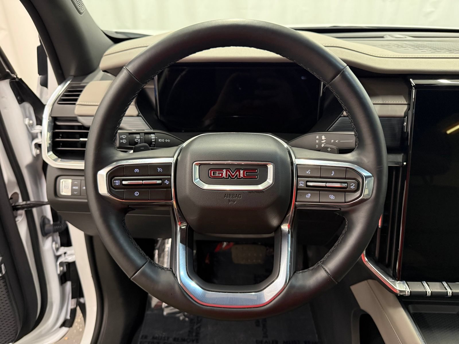 Used 2026 GMC Acadia Elevation w/ Elevation Premium Package AWD/4WD image 12