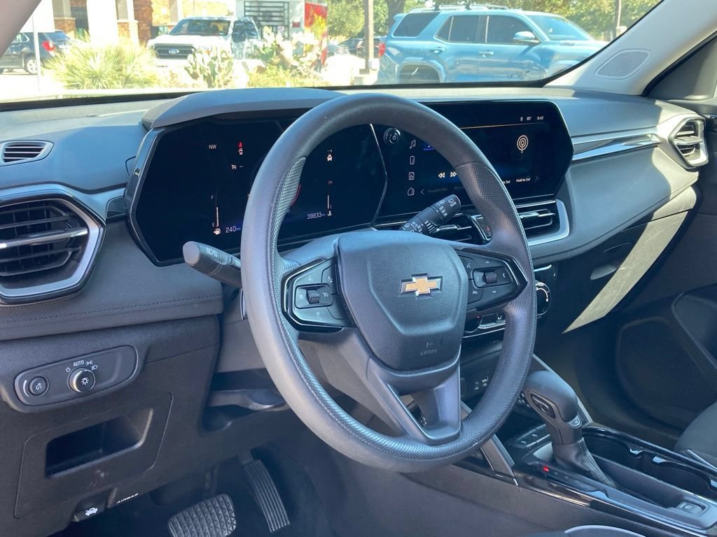 Used 2025 Chevrolet TrailBlazer LT FWD image 9