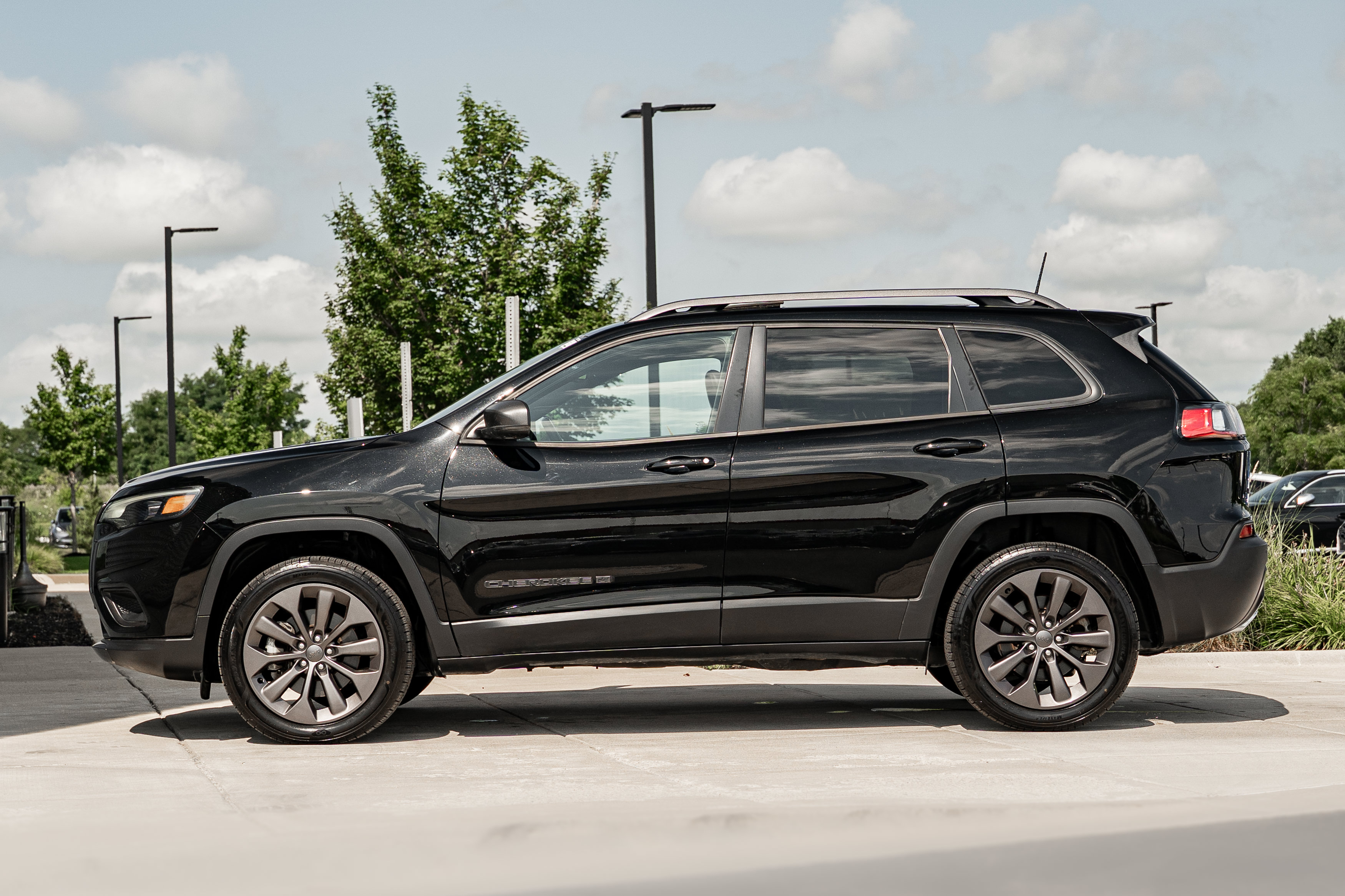 Used 2021 Jeep Cherokee Latitude Lux 80th Anniv w/ Quick Order Package 26U 80TH AWD/4WD image 6