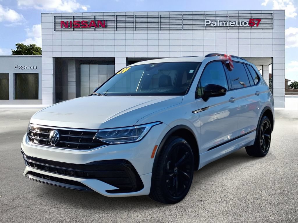 Used 2024 Volkswagen Tiguan SE R-Line FWD image 3