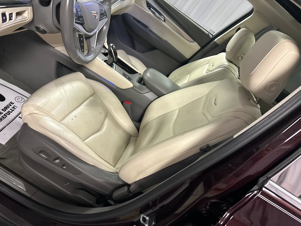 Used 2018 Cadillac XT5 Luxury w/ Driver Awareness Package FWD image 12