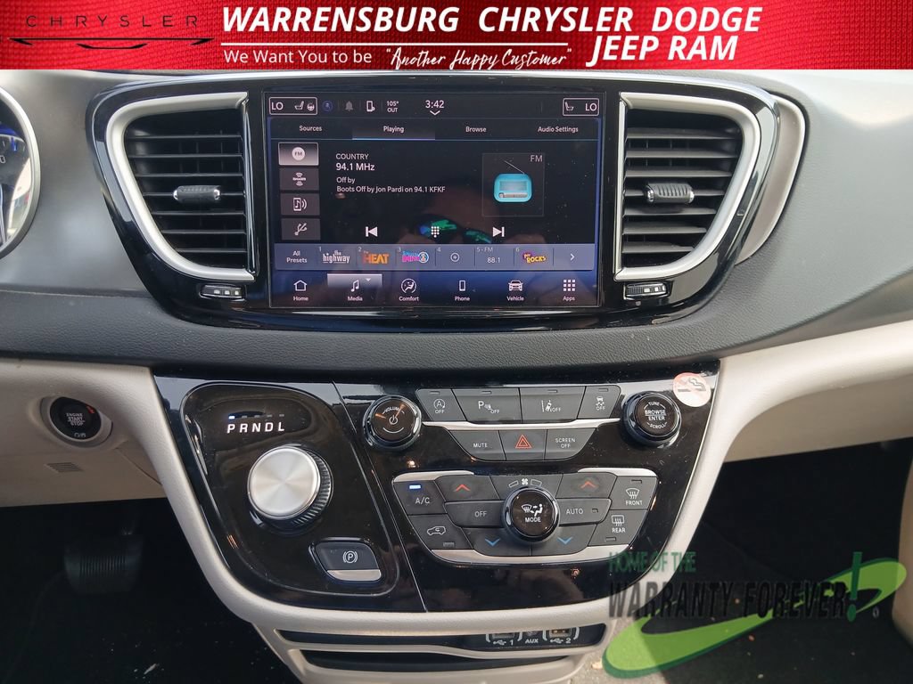 Used 2024 Chrysler Pacifica Touring-L FWD image 22