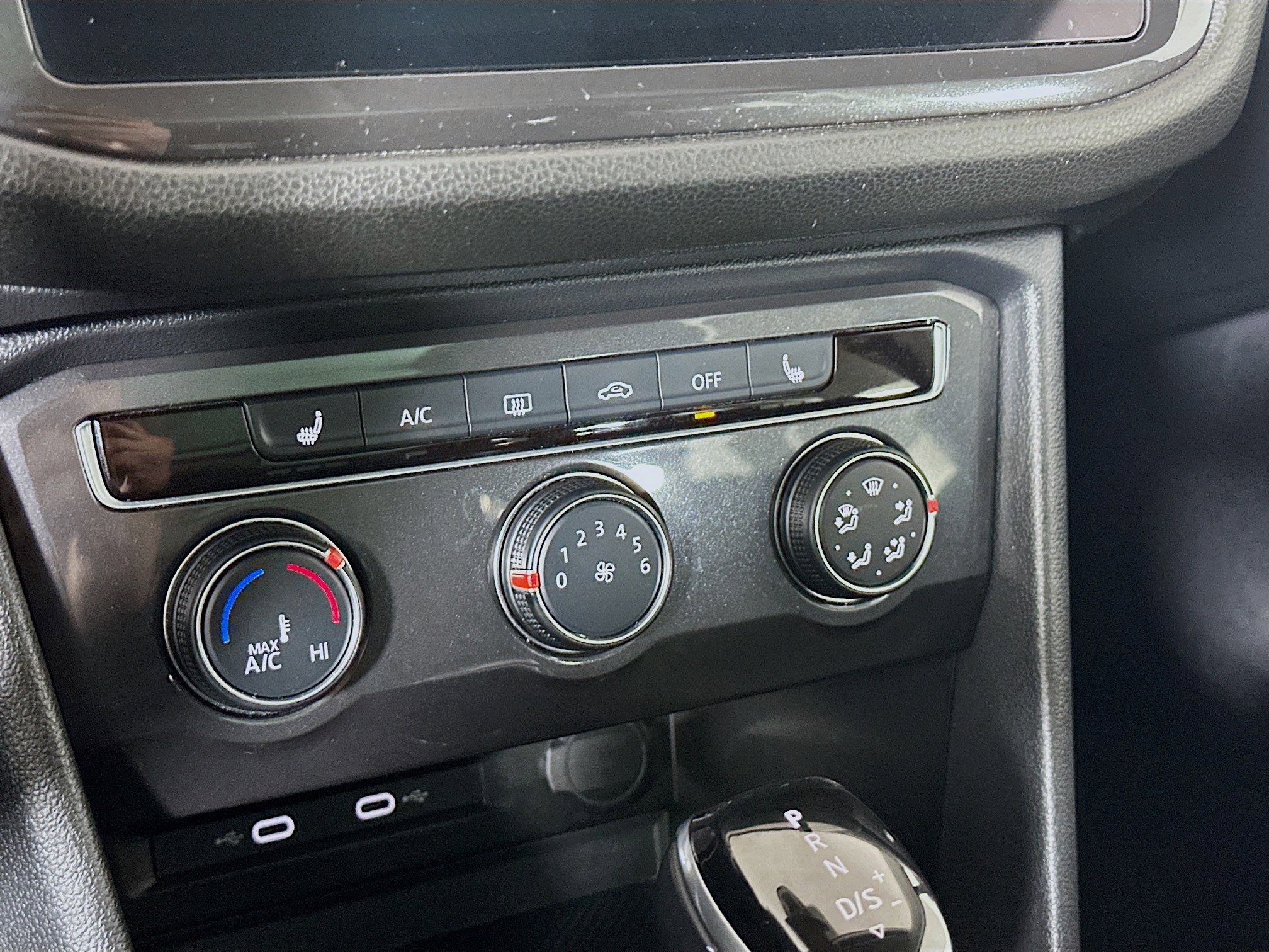 Used 2024 Volkswagen Tiguan Wolfsburg Edition image 23