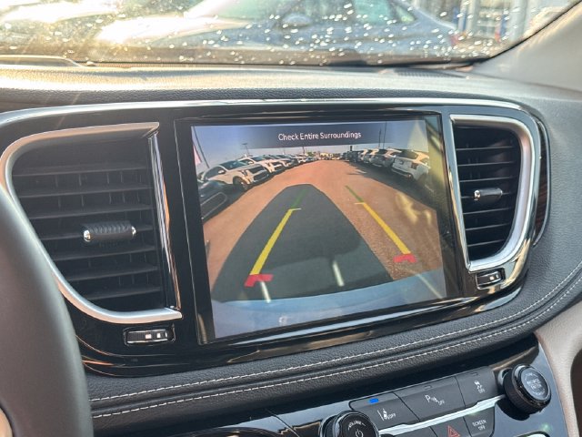 Used 2023 Chrysler Pacifica Limited FWD image 31