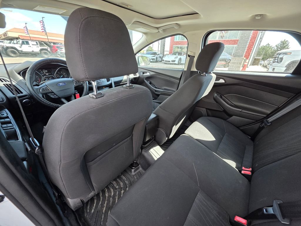 Used 2016 Ford Focus SE w/ SE Power Seat Package FWD image 10