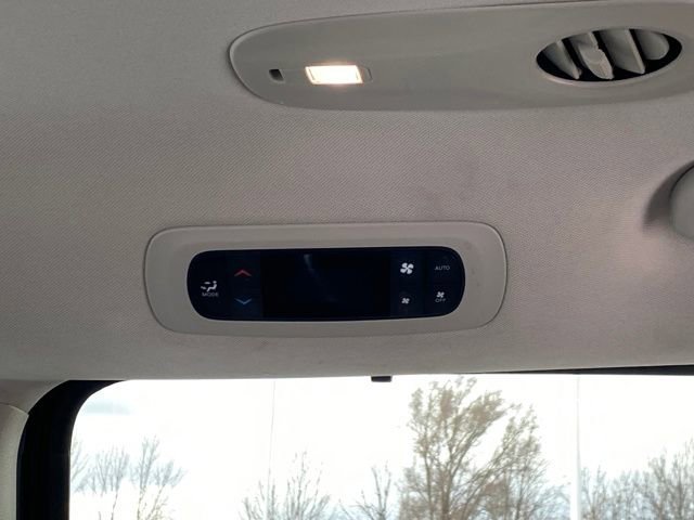 Used 2024 Chrysler Pacifica Touring-L image 16