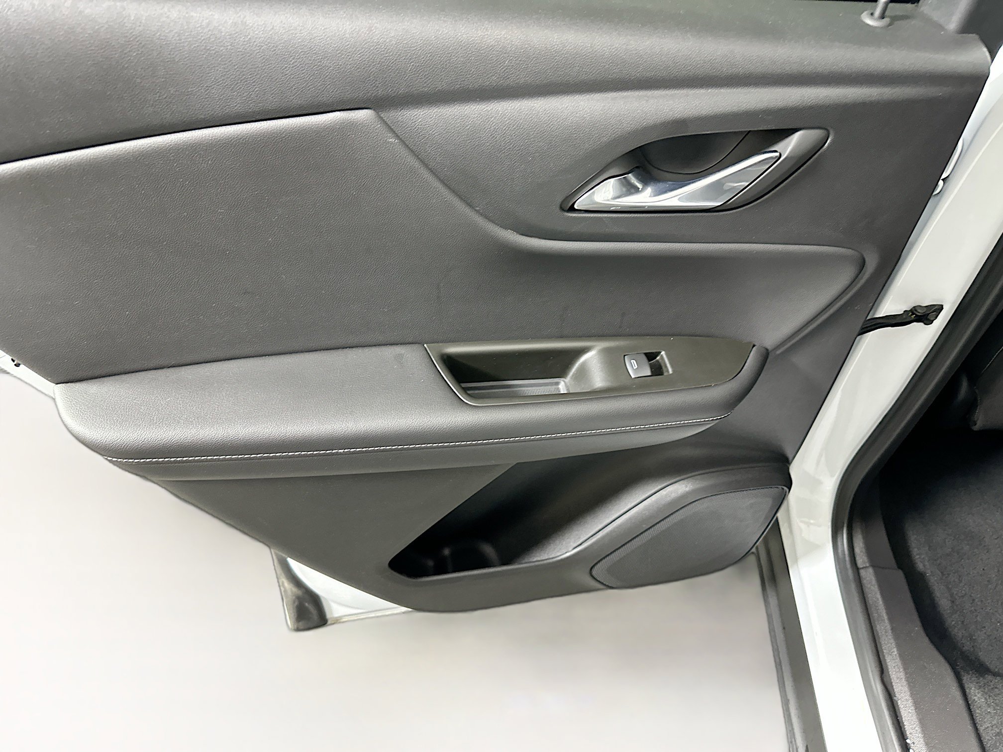 Used 2025 Chevrolet Blazer LT FWD image 25