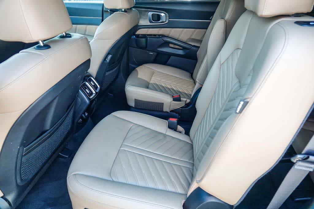 Certified 2024 Kia Sorento SX Prestige w/ Olive Brown Leather Package AWD/4WD image 15
