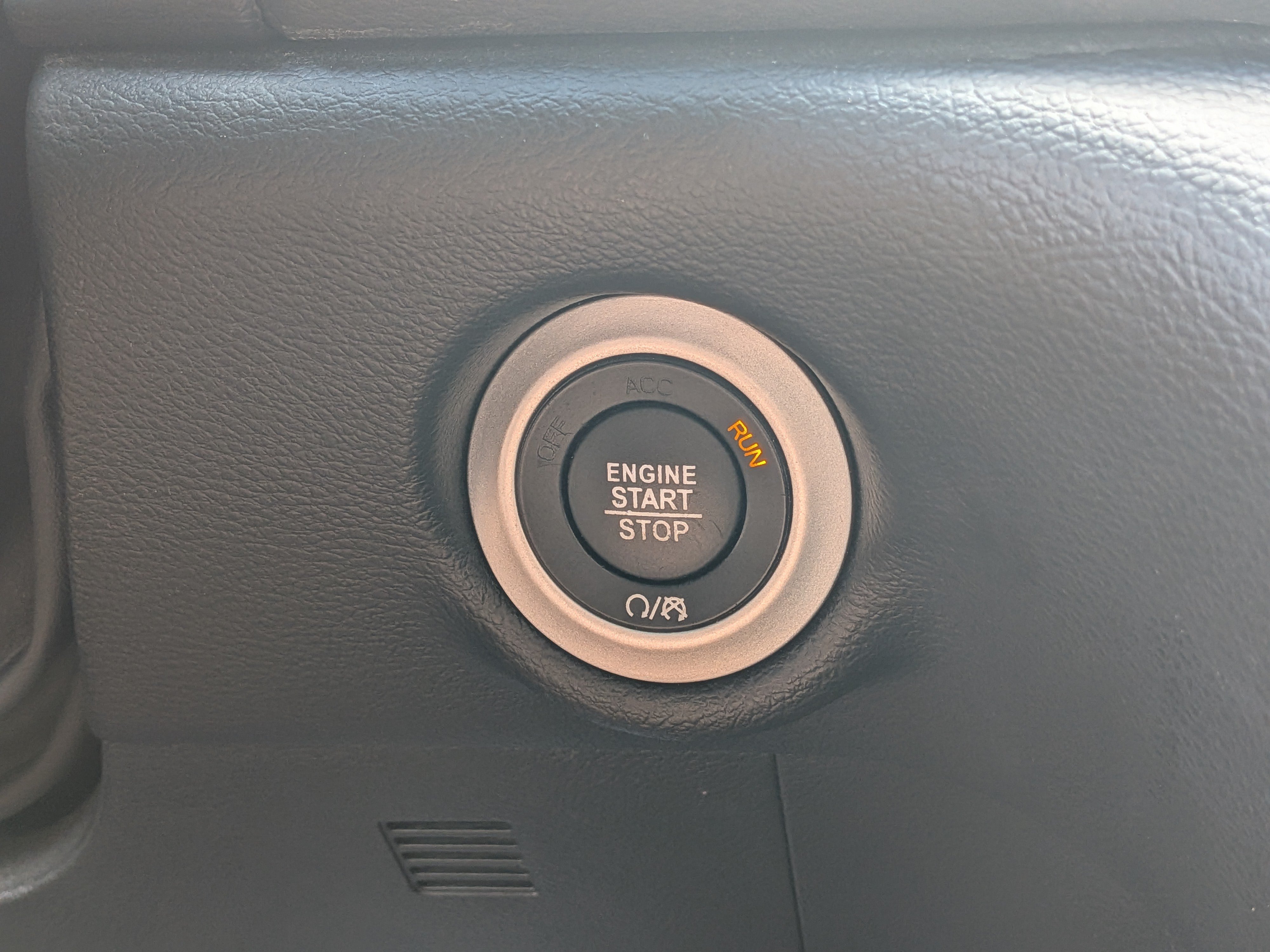 Used 2025 Chrysler Pacifica Select FWD image 30