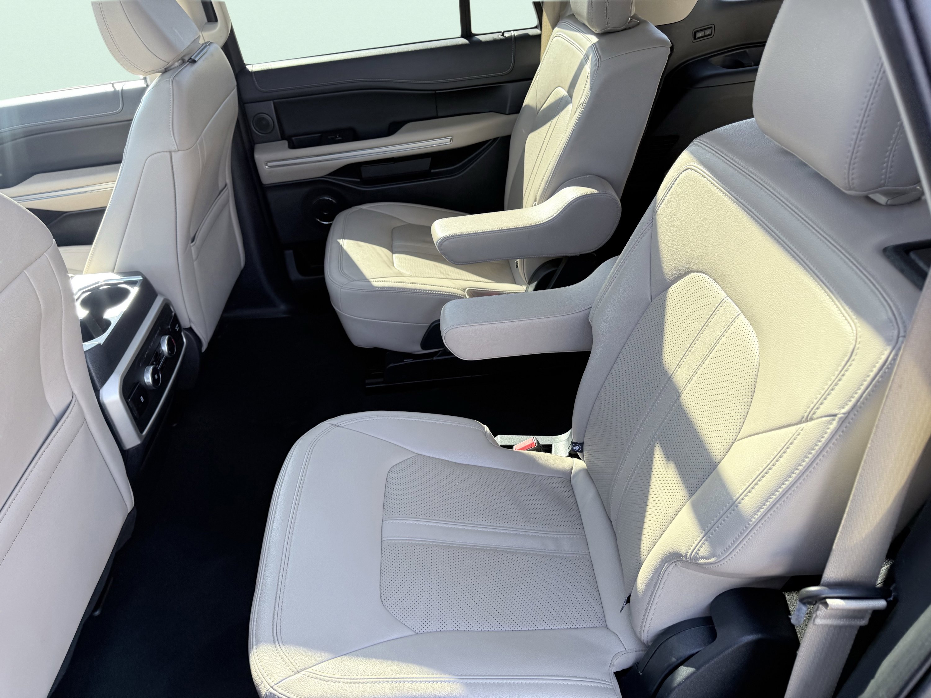 Used 2024 Ford Expedition Max Limited image 35