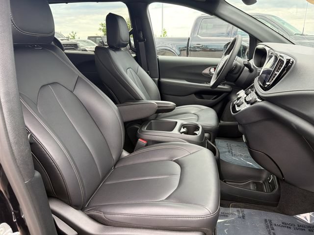 Used 2026 Chrysler Pacifica Select FWD image 43