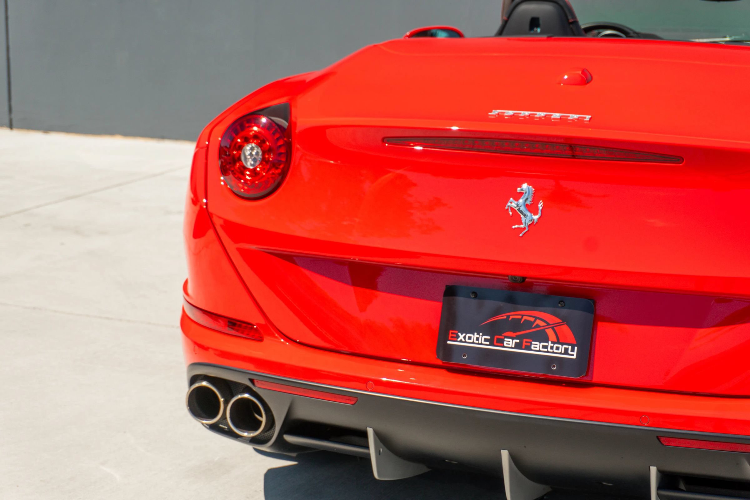 Used 2017 Ferrari California T RWD image 43