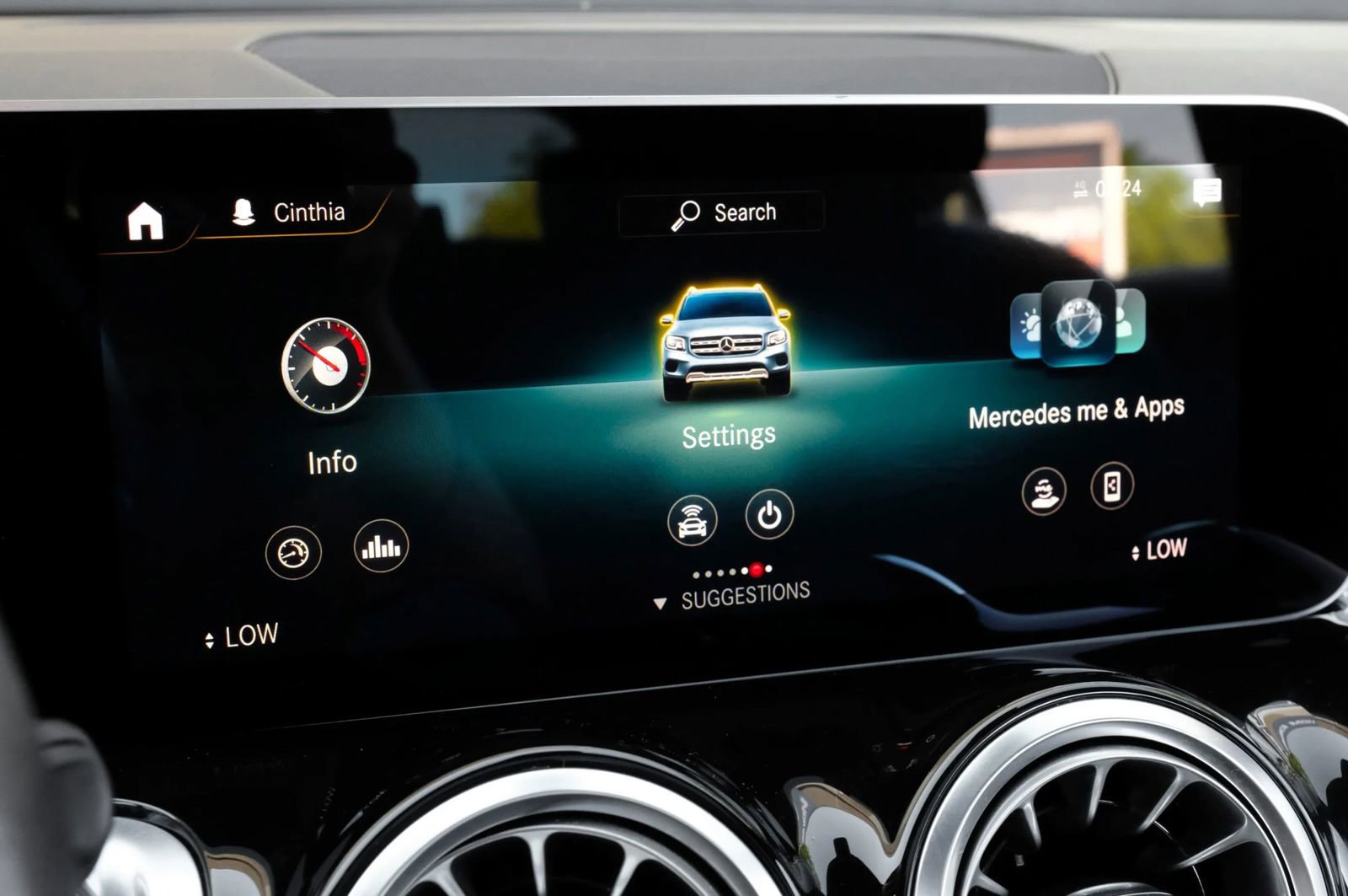 Used 2021 Mercedes-Benz GLB 250 4MATIC w/ Premium Package image 32