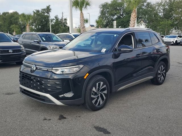 Certified 2025 Volkswagen Tiguan S FWD image 2