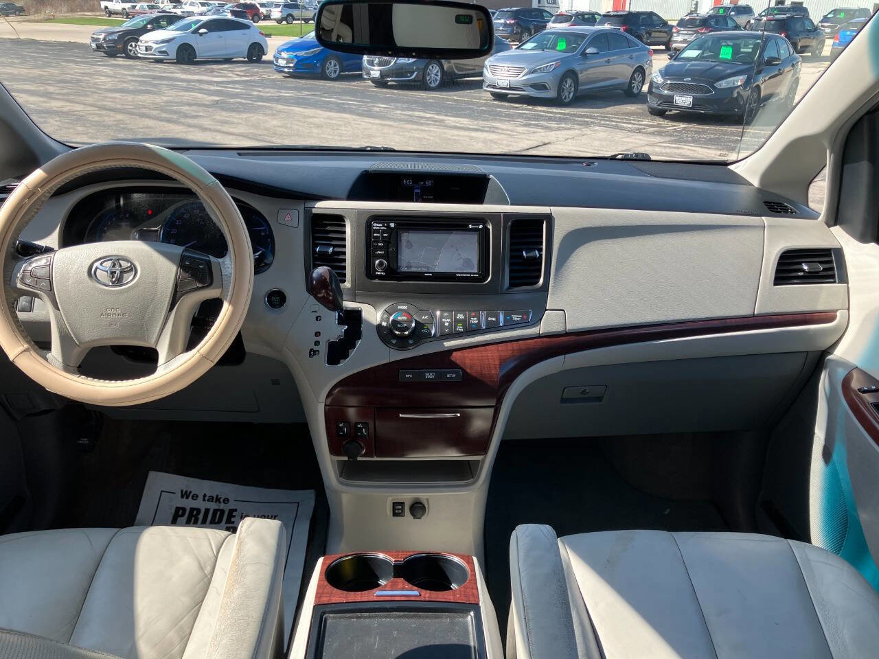 Used 2012 Toyota Sienna XLE FWD image 16