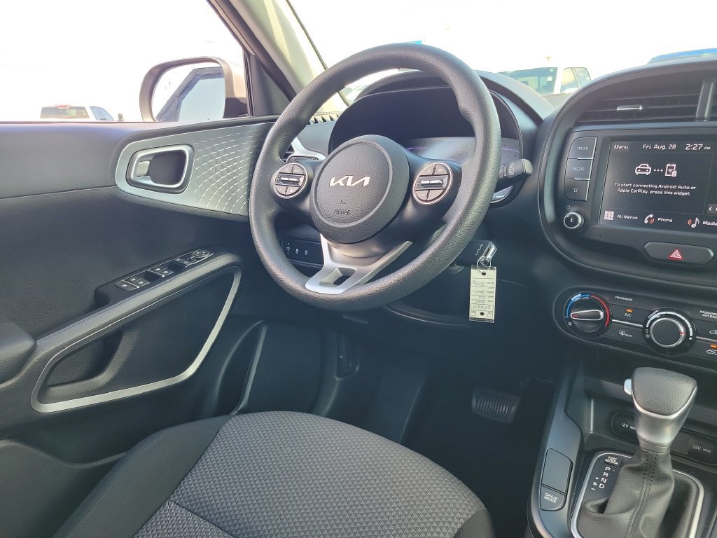 Used 2025 Kia Soul LX w/ LX Technology Package FWD image 13