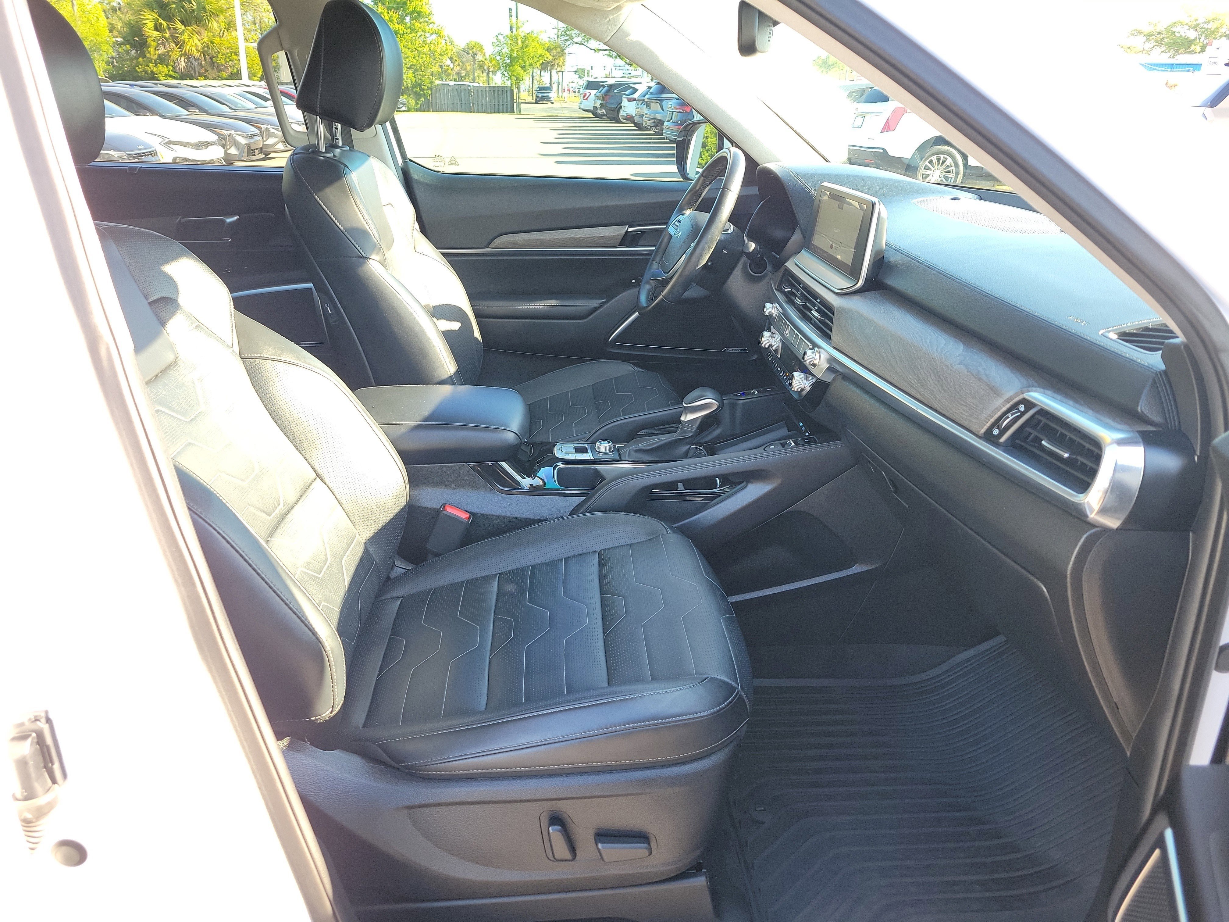Certified 2022 Kia Telluride SX w/ SX Prestige Package AWD/4WD image 7