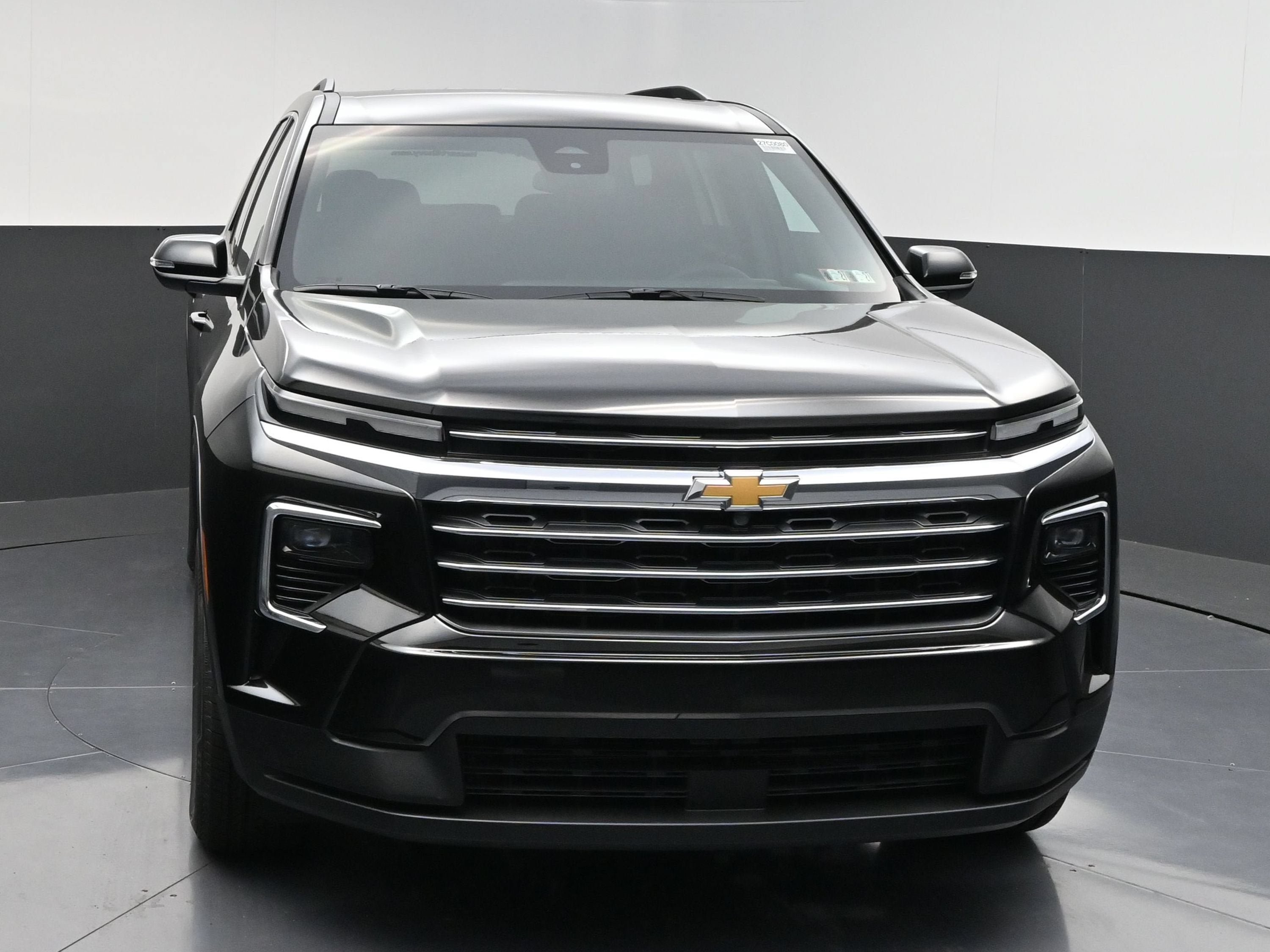 New 2027 Chevrolet Traverse LT FWD image 3