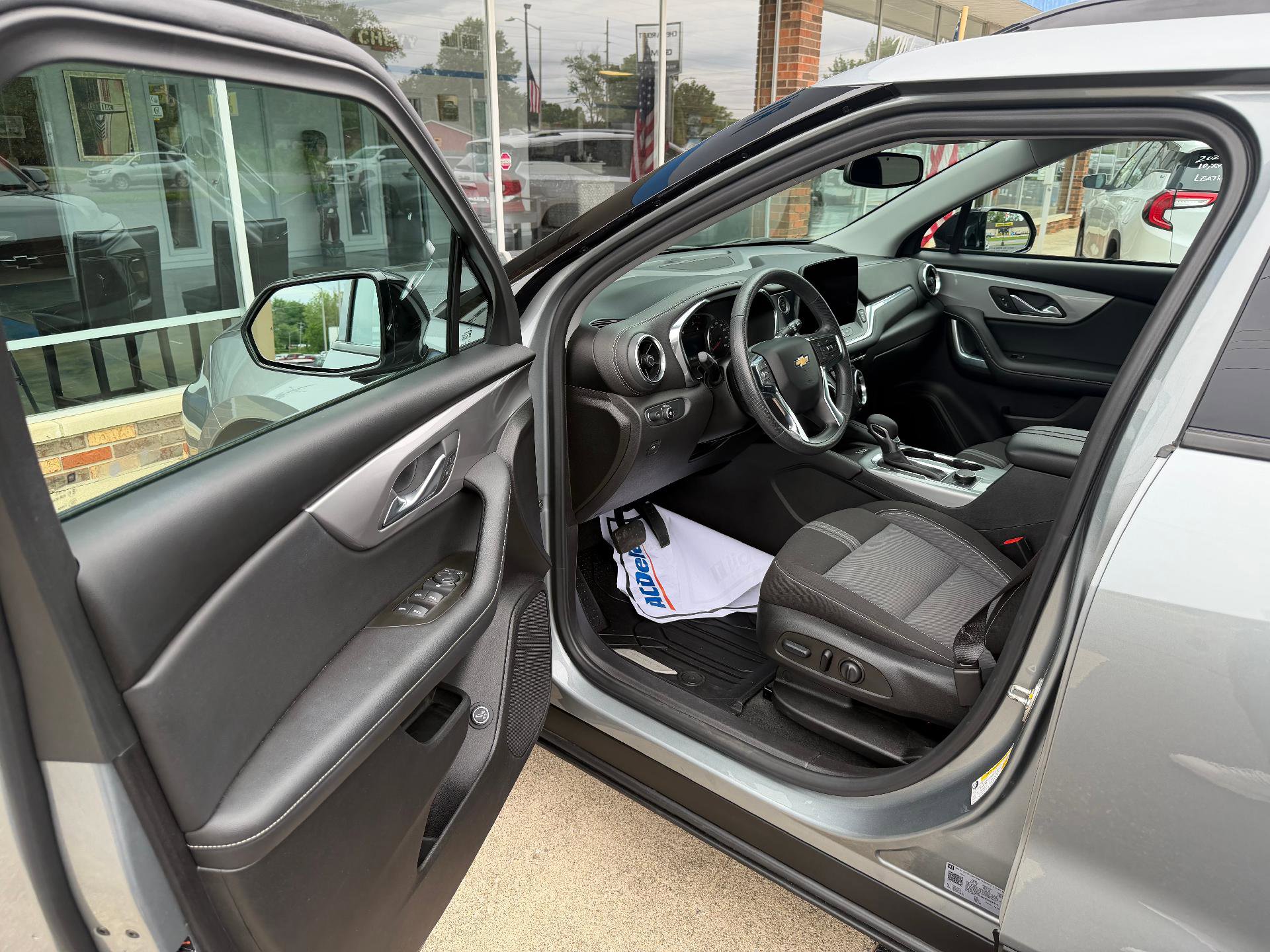 Used 2024 Chevrolet Blazer LT w/ Convenience Package FWD image 9