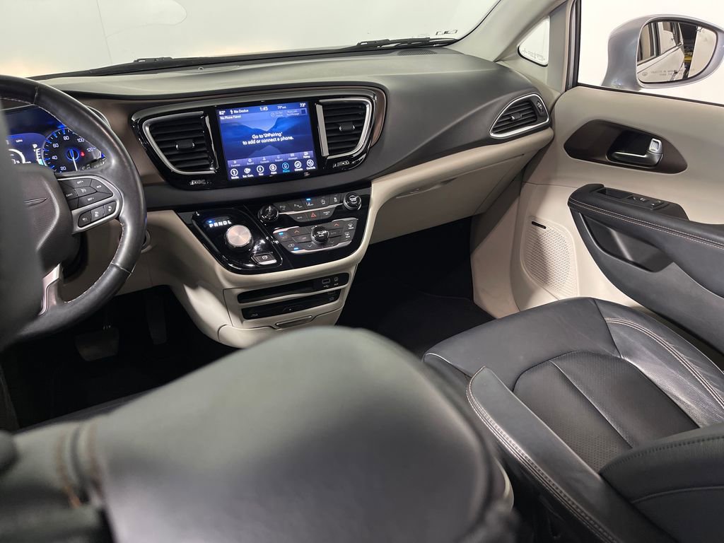Used 2019 Chrysler Pacifica Touring-L Plus w/ Advanced Safetytec Group FWD image 17