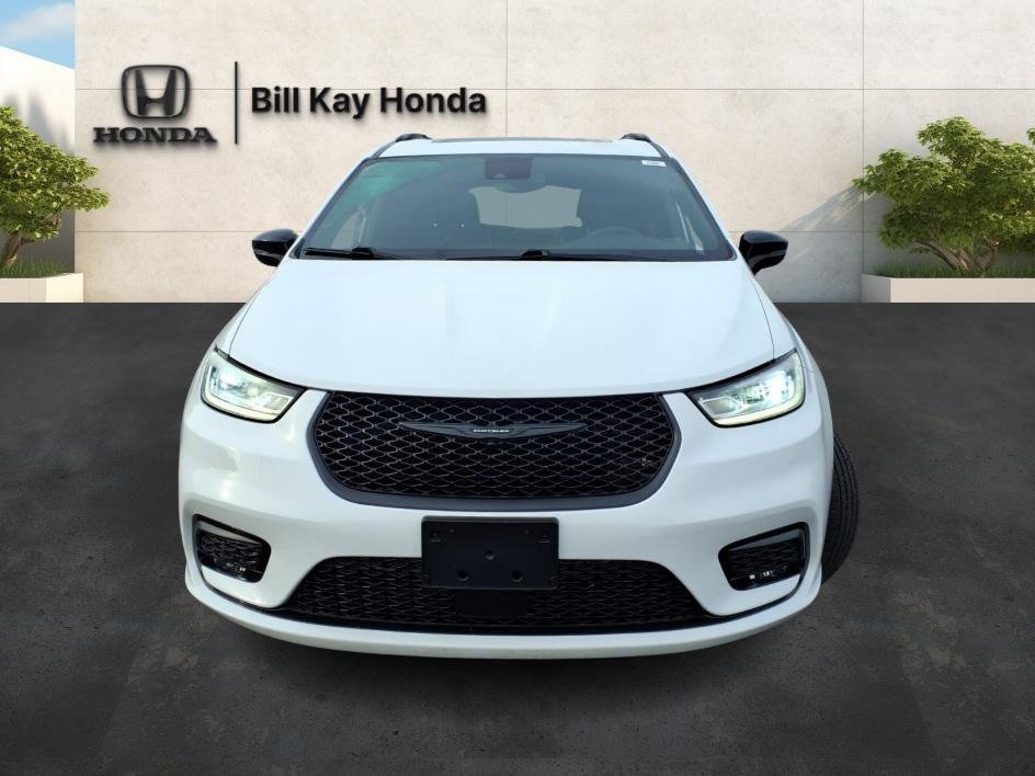 Used 2023 Chrysler Pacifica Limited w/ S Appearance Package image 9