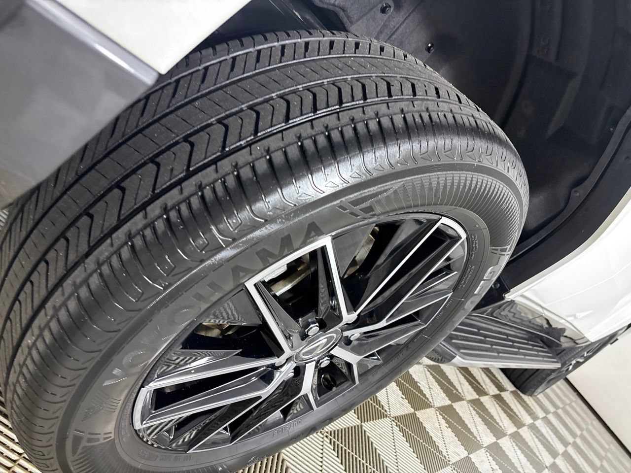 Used 2024 Lexus GX 550 w/ Cold Area Package AWD/4WD image 35