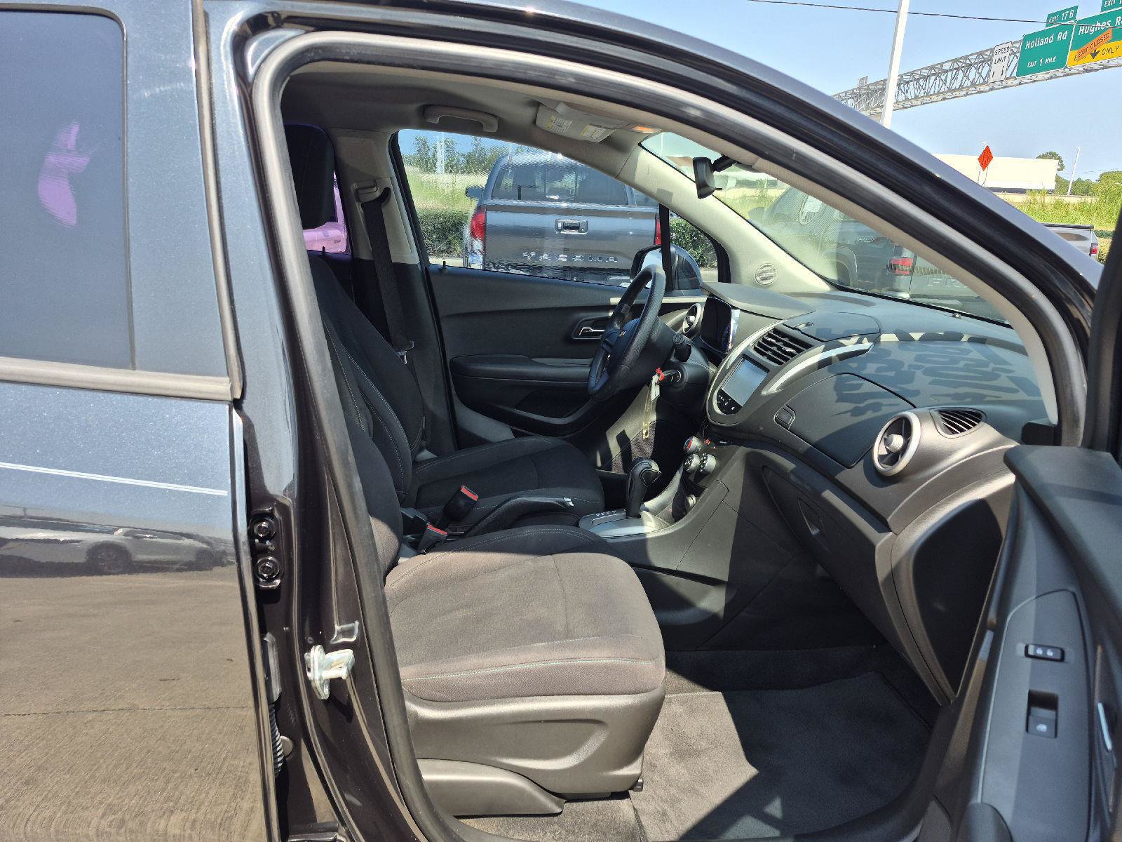 Used 2016 Chevrolet Trax LS w/ LPO, Cargo Package FWD image 8