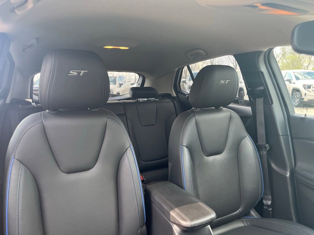 Used 2025 Buick Encore GX Sport Touring w/ Comfort Package FWD image 36