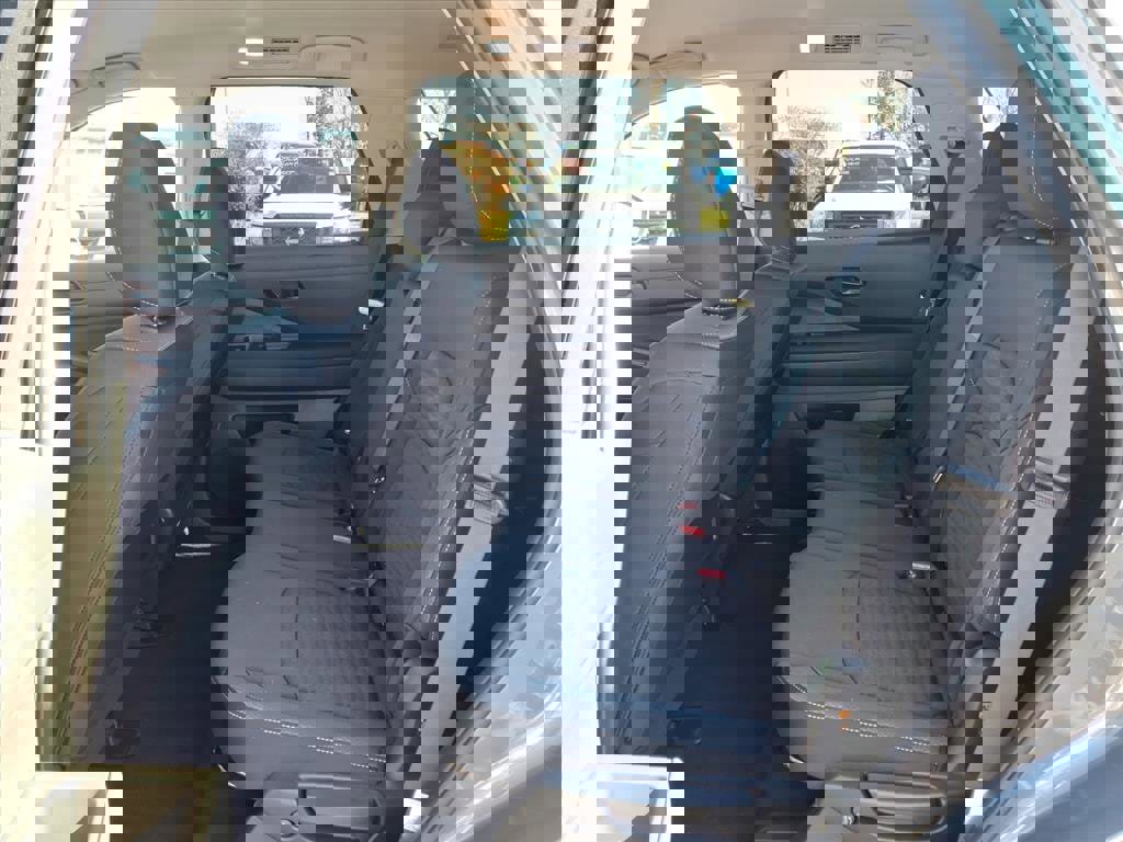 Used 2025 Nissan Pathfinder S image 5