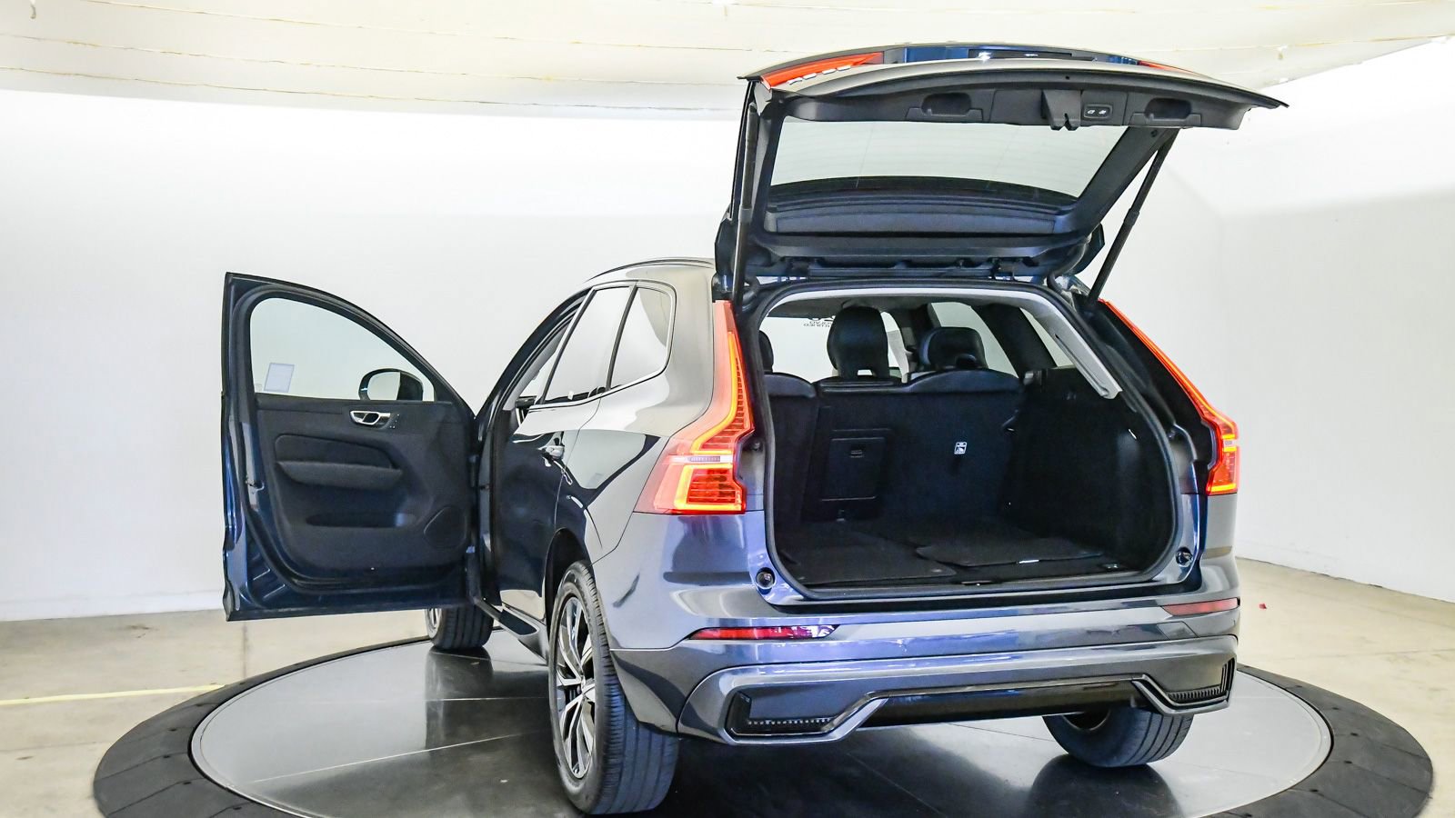 Certified 2025 Volvo XC60 B5 Core AWD/4WD image 25