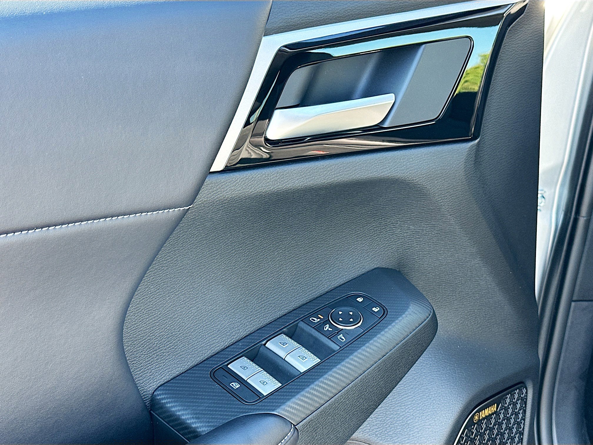 New 2025 Mitsubishi Outlander SE image 13