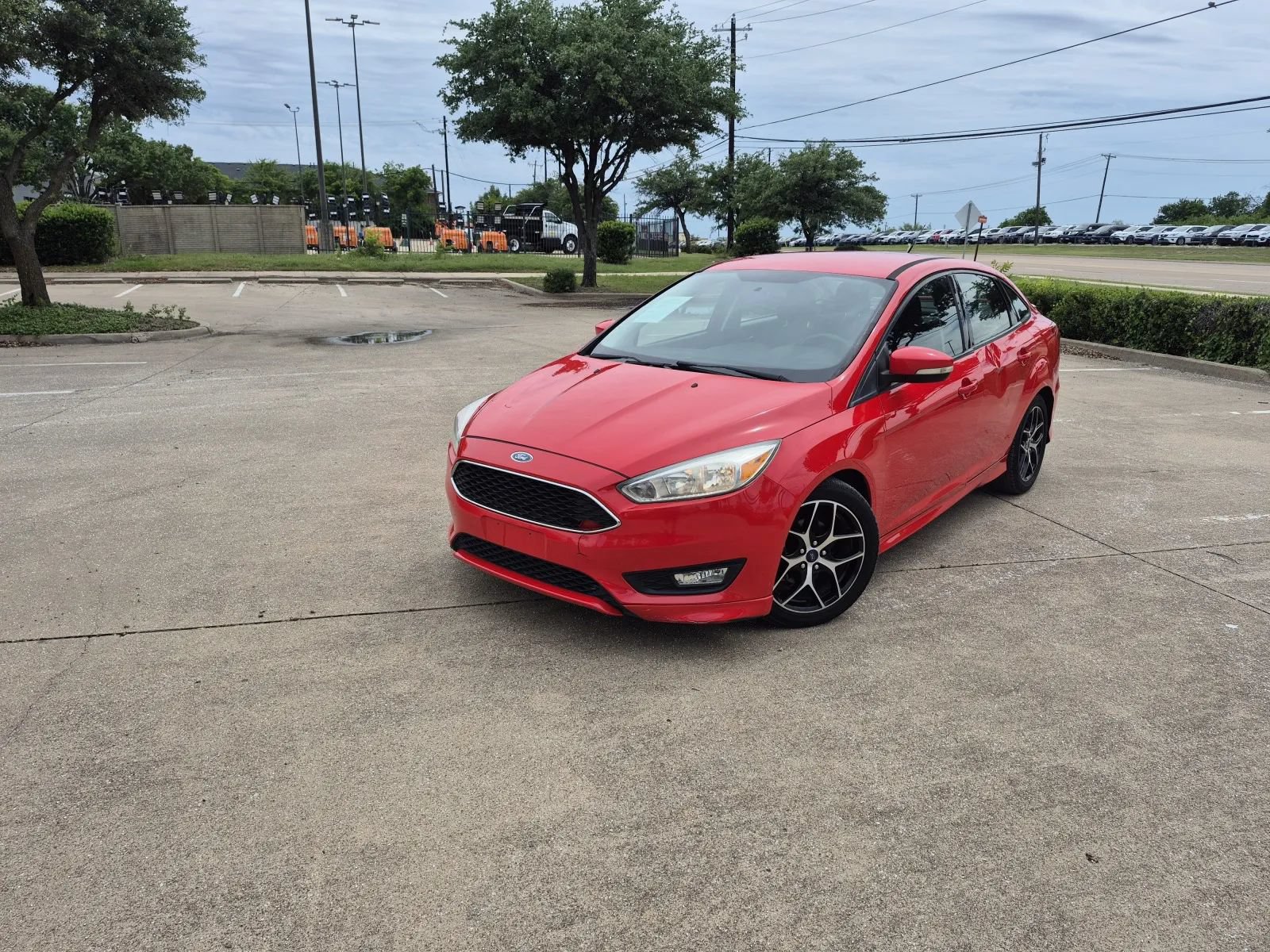 Used 2016 Ford Focus SE w/ SE Sport Package FWD image 1