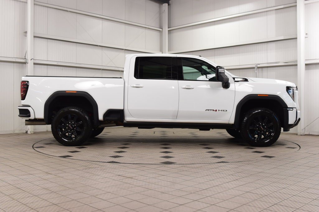 Used 2024 GMC Sierra 2500 AT4 w/ AT4 Premium Plus Package AWD/4WD image 9