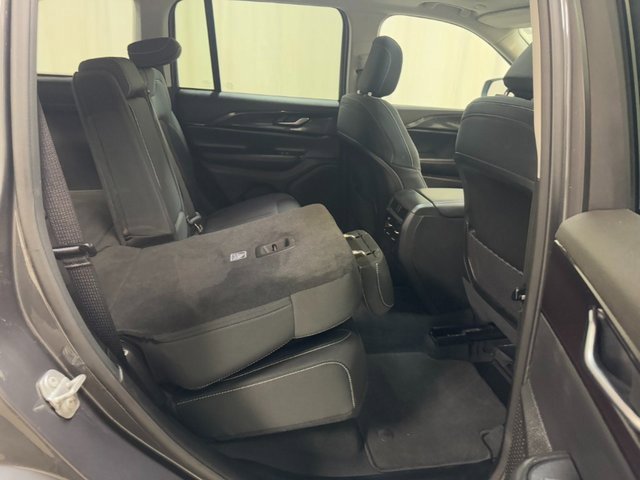 Used 2023 Jeep Grand Cherokee Laredo w/ Luxury Tech Group I image 38