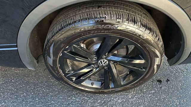 Used 2024 Volkswagen Tiguan SE R-Line image 36