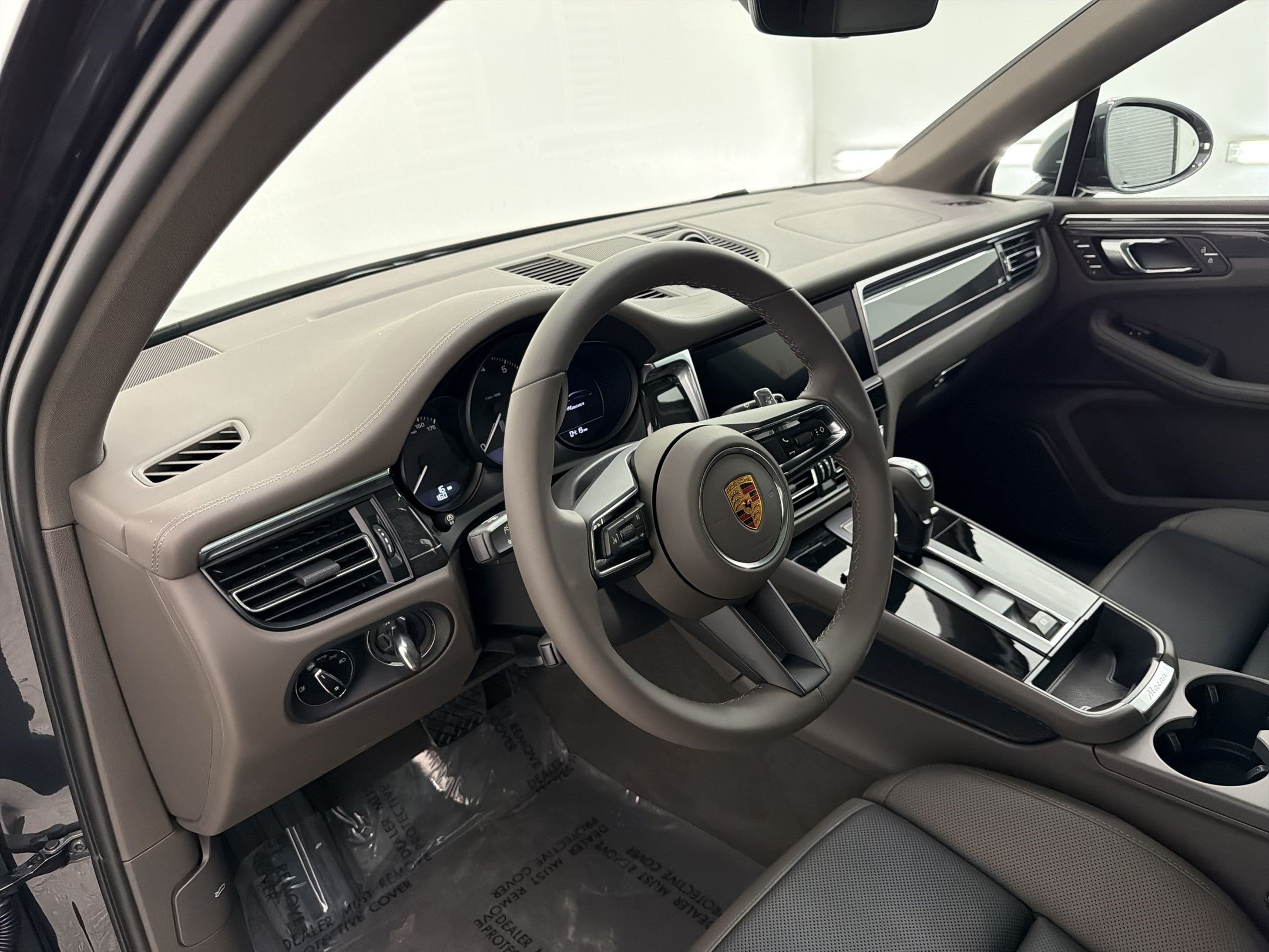 New 2026 Porsche Macan AWD/4WD image 4