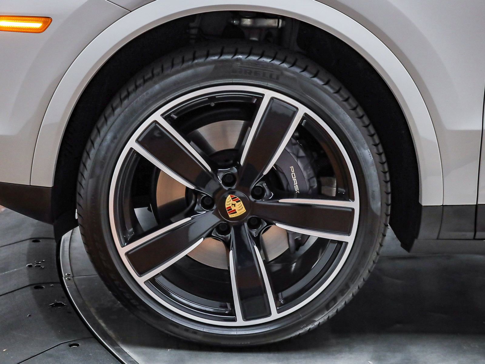 Certified 2022 Porsche Cayenne Platinum Edition AWD/4WD image 10