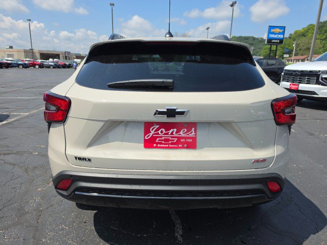 New 2026 Chevrolet Trax RS w/ Sunroof Package FWD image 4