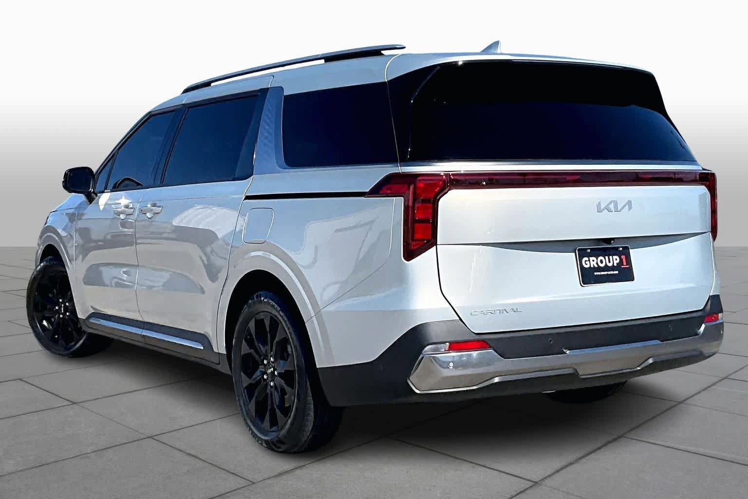 Used 2025 Kia Carnival SX image 12