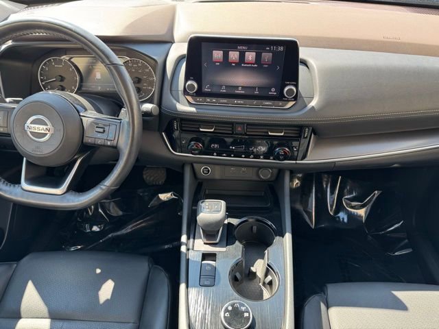 Used 2021 Nissan Rogue SV image 2