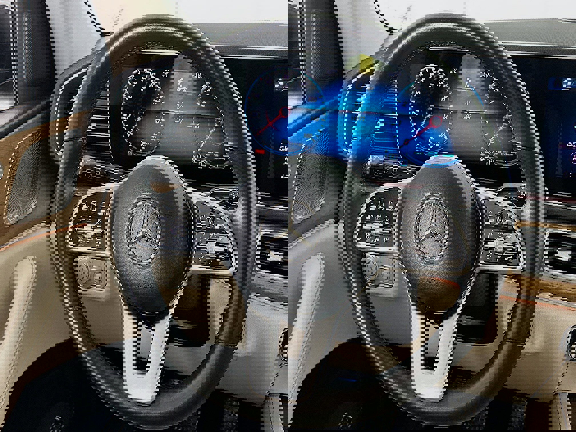 Used 2023 Mercedes-Benz GLE 450 4MATIC w/ AMG Line Exterior image 8