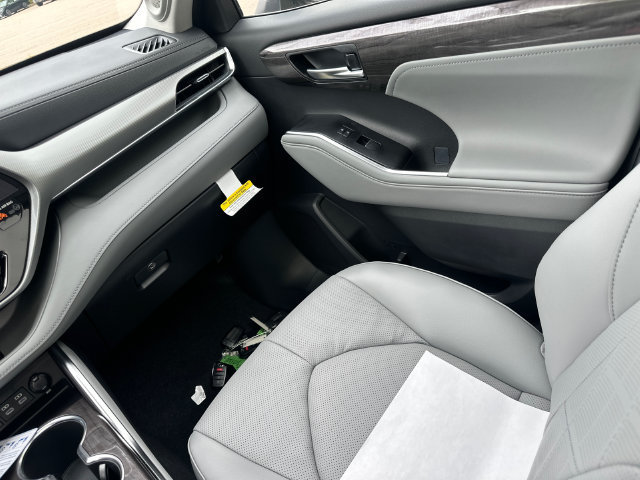 New 2026 Toyota Highlander Platinum AWD/4WD image 21