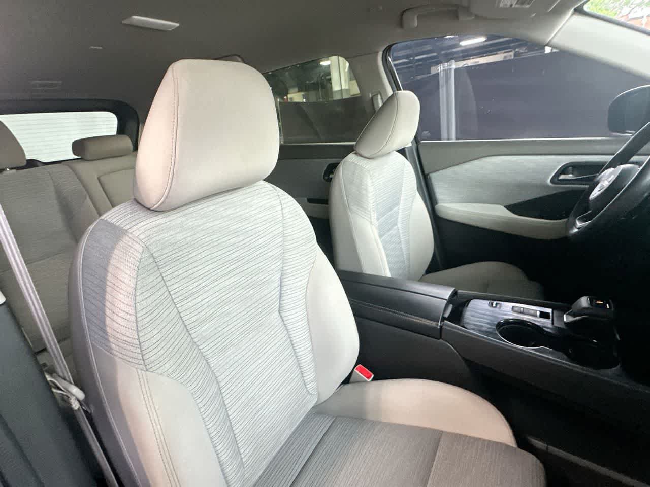 Used 2023 Nissan Rogue SV FWD image 27