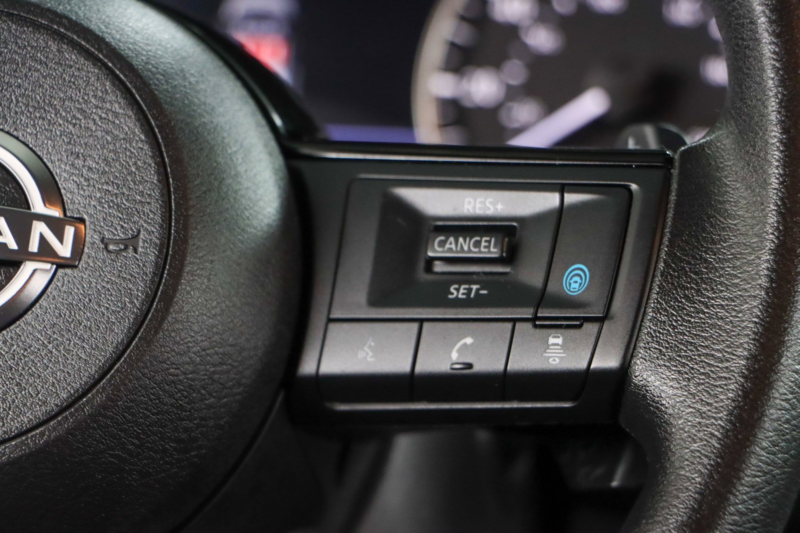 Used 2023 Nissan Rogue SV image 14