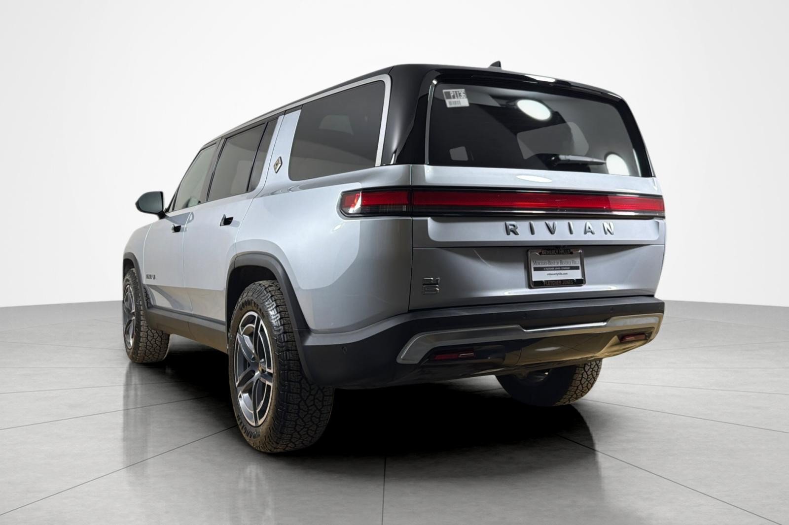 Used 2026 Rivian R1S Adventure Dual AWD/4WD image 3