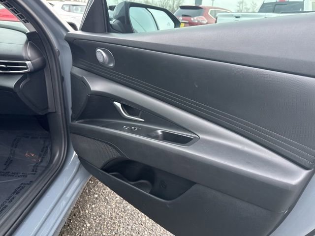 Used 2021 Hyundai Elantra Blue image 10