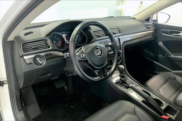 Used 2018 Volkswagen Passat 2.0T SE FWD image 2